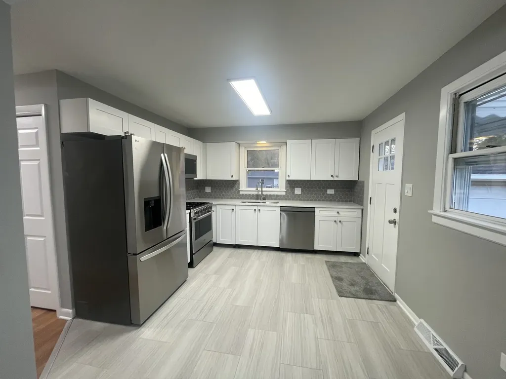 321 Janet Avenue Darien IL 60561