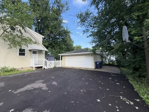 321 Janet Avenue Darien IL 60561