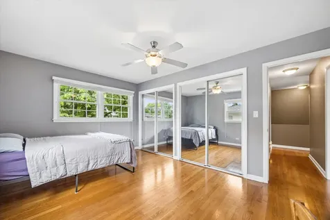 919 East Ironwood Drive Mount Prospect IL 60056