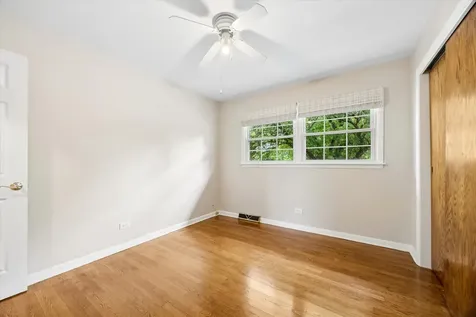 919 East Ironwood Drive Mount Prospect IL 60056