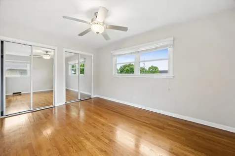 919 East Ironwood Drive Mount Prospect IL 60056