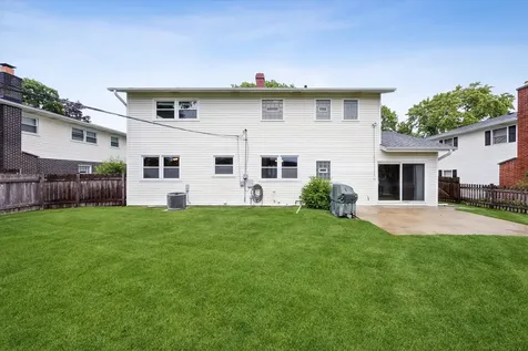 919 East Ironwood Drive Mount Prospect IL 60056
