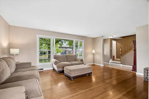 919 East Ironwood Drive Mount Prospect IL 60056