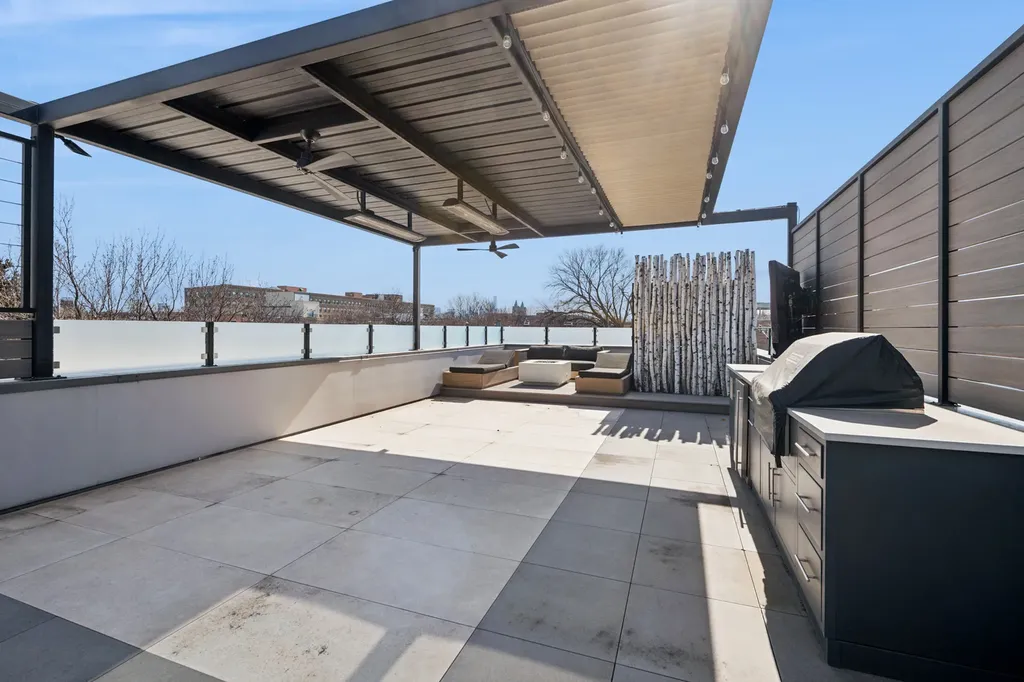 1445 West Lill Avenue Chicago IL 60614