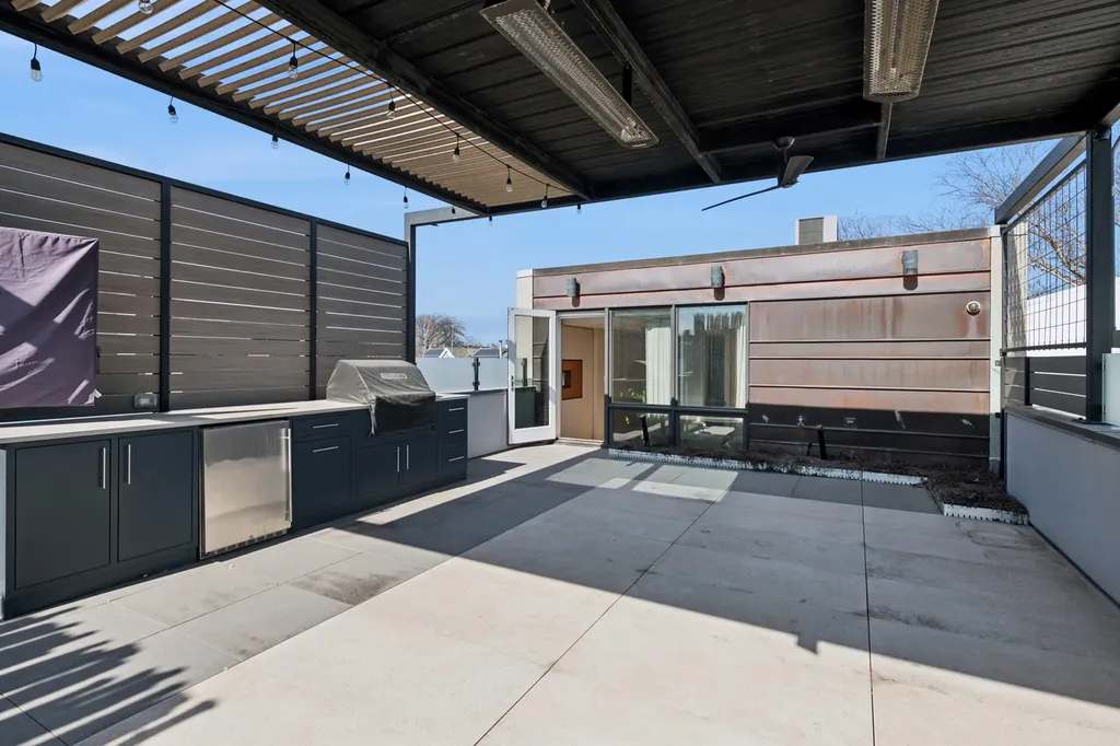 1445 West Lill Avenue Chicago IL 60614
