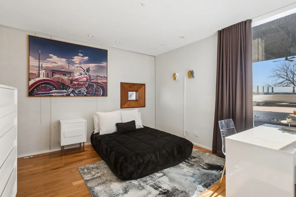 1445 West Lill Avenue Chicago IL 60614