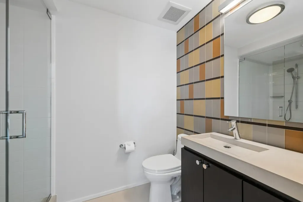 1445 West Lill Avenue Chicago IL 60614
