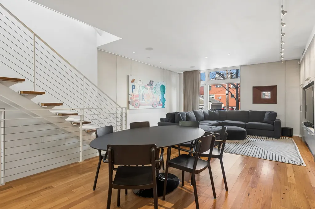 1445 West Lill Avenue Chicago IL 60614