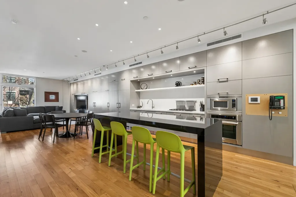 1445 West Lill Avenue Chicago IL 60614