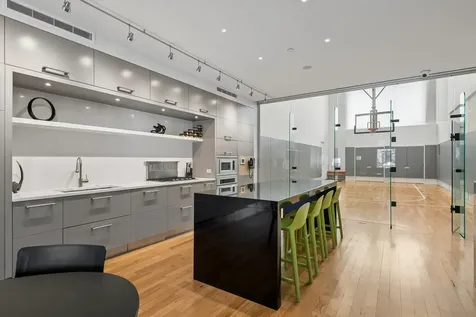 1445 West Lill Avenue Chicago IL 60614