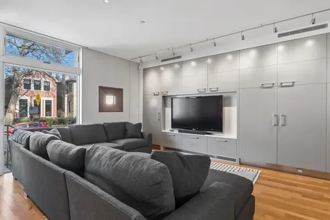 1445 West Lill Avenue Chicago IL 60614