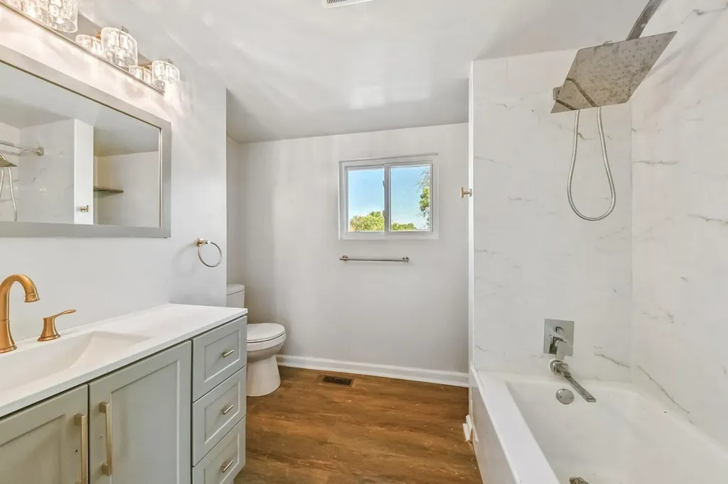 7801 South Eberhart Avenue Chicago IL 60619
