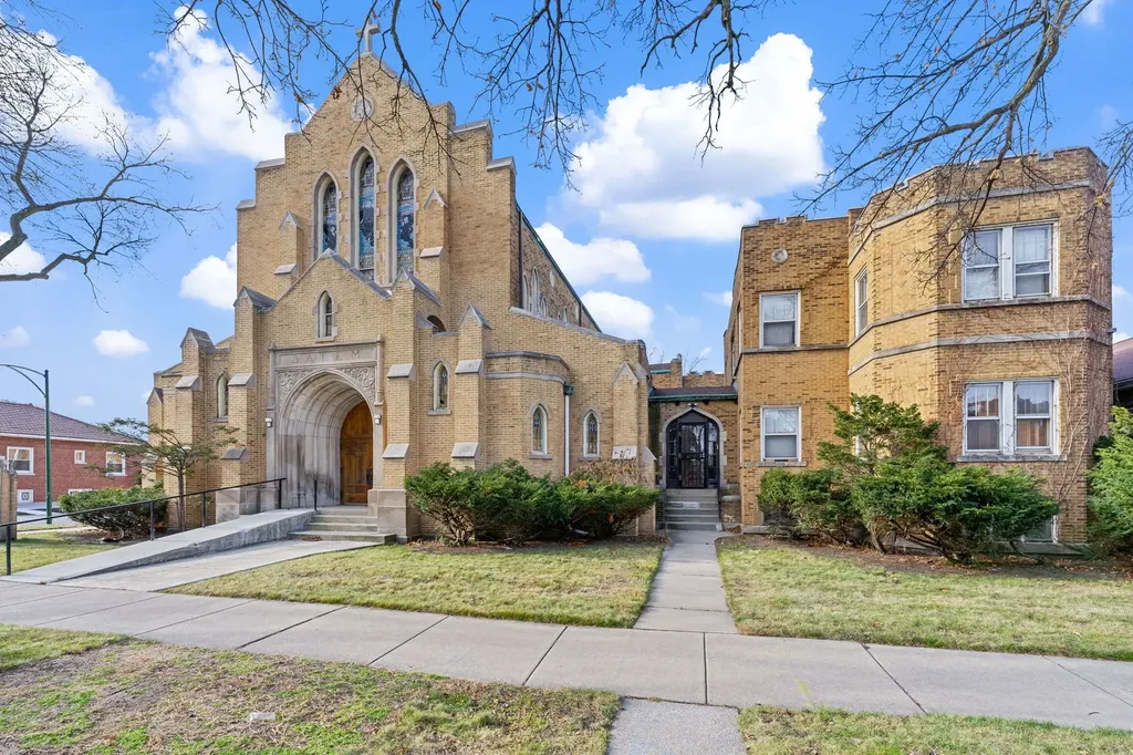 318 East 74th Street Chicago IL 60619