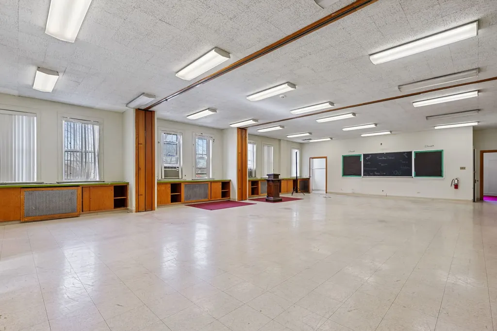 318 East 74th Street Chicago IL 60619