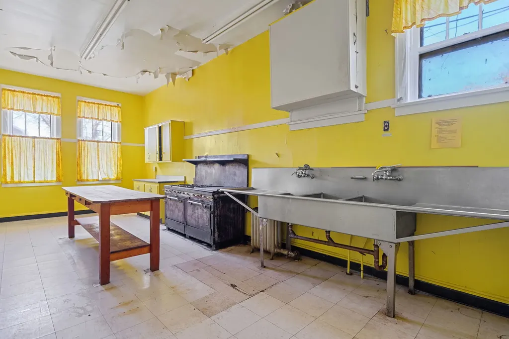 318 East 74th Street Chicago IL 60619