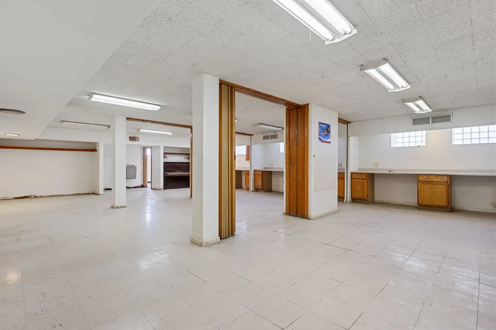 318 East 74th Street Chicago IL 60619
