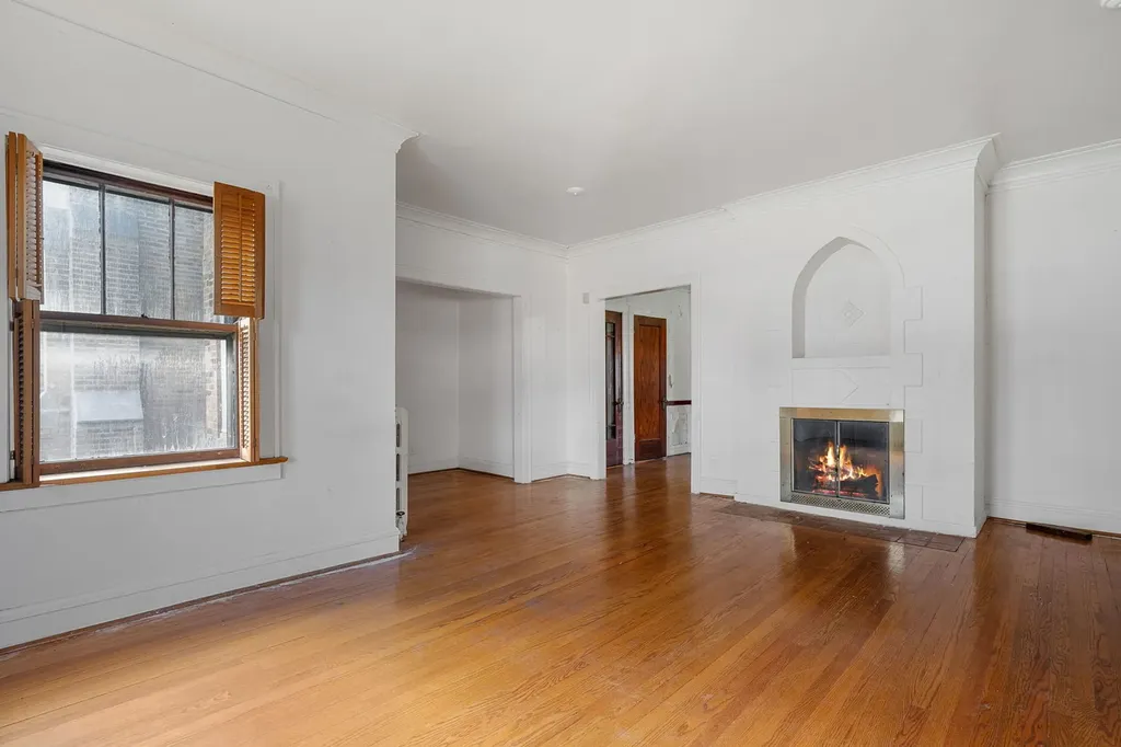 318 East 74th Street Chicago IL 60619