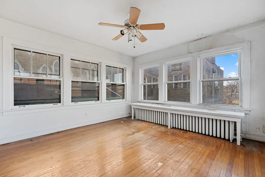 318 East 74th Street Chicago IL 60619