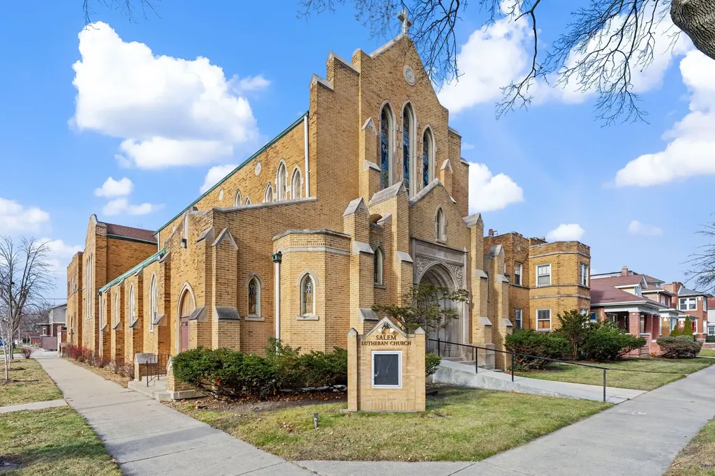 318 East 74th Street Chicago IL 60619