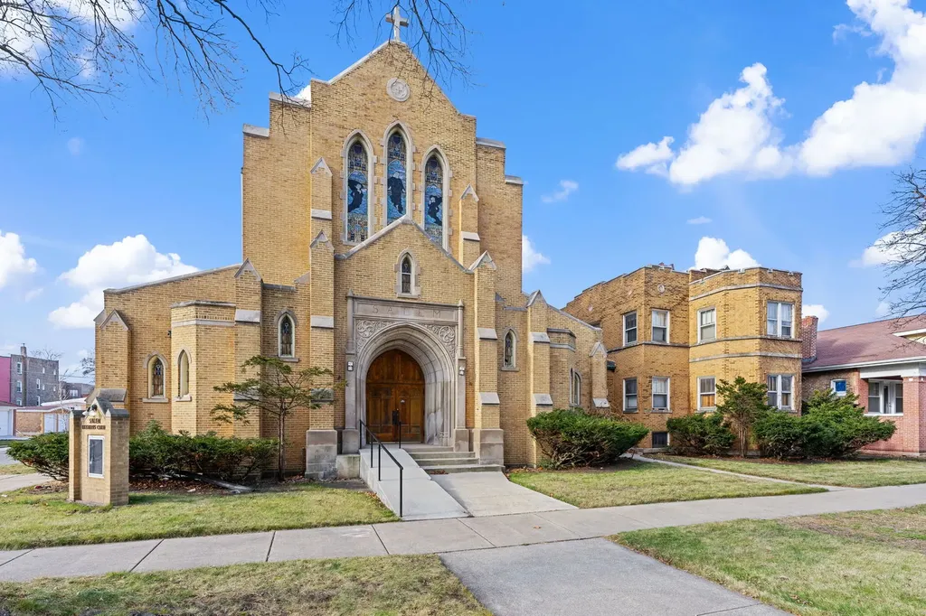 318 East 74th Street Chicago IL 60619