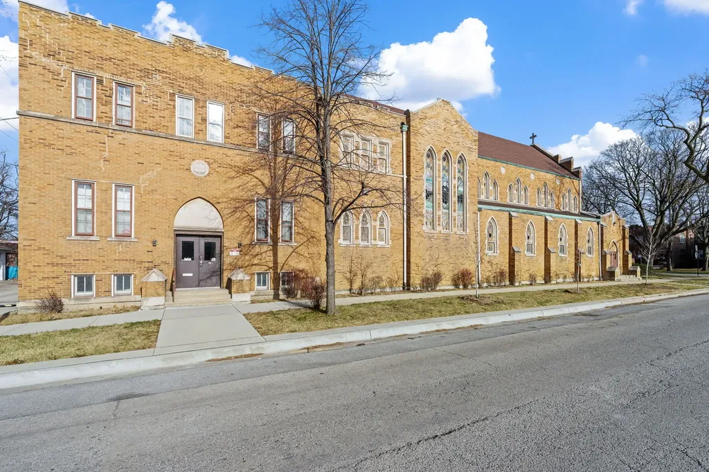 318 East 74th Street Chicago IL 60619