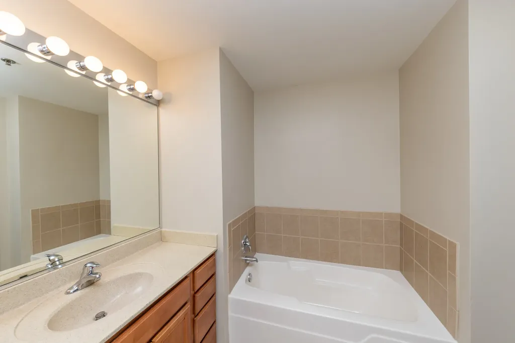1600 South Indiana Avenue Chicago IL 60616