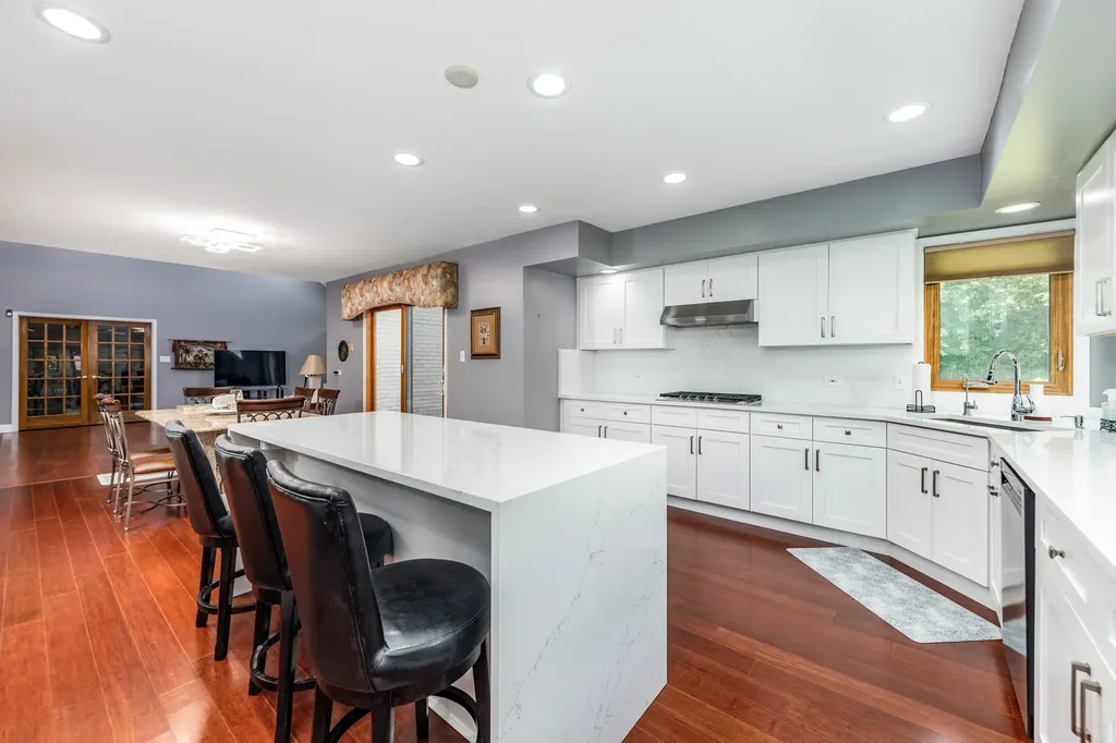 6722 Sweetbriar Lane Darien IL 60561