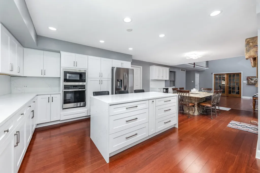 6722 Sweetbriar Lane Darien IL 60561