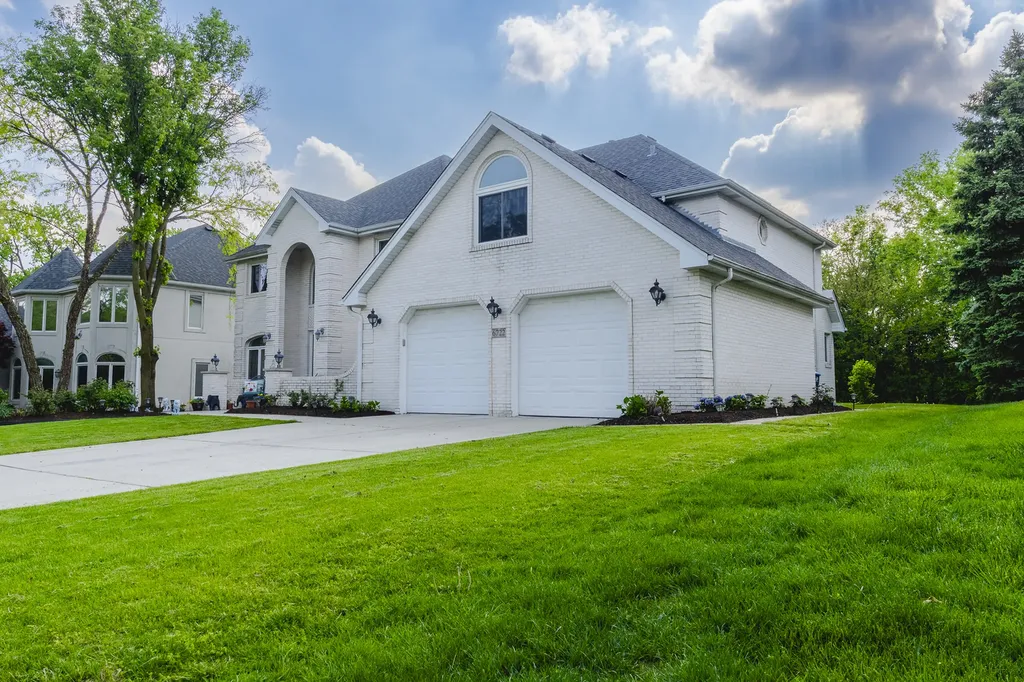 6722 Sweetbriar Lane Darien IL 60561