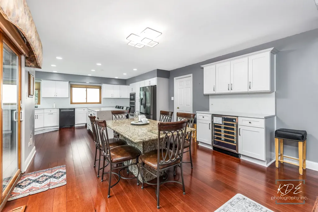 6722 Sweetbriar Lane Darien IL 60561