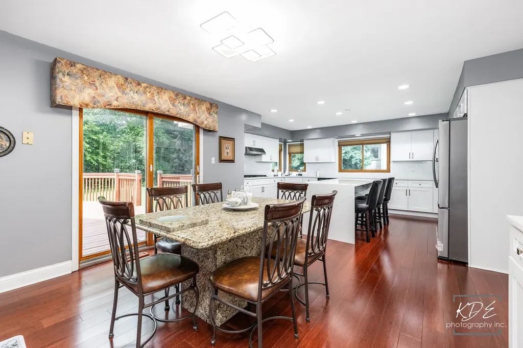 6722 Sweetbriar Lane Darien IL 60561