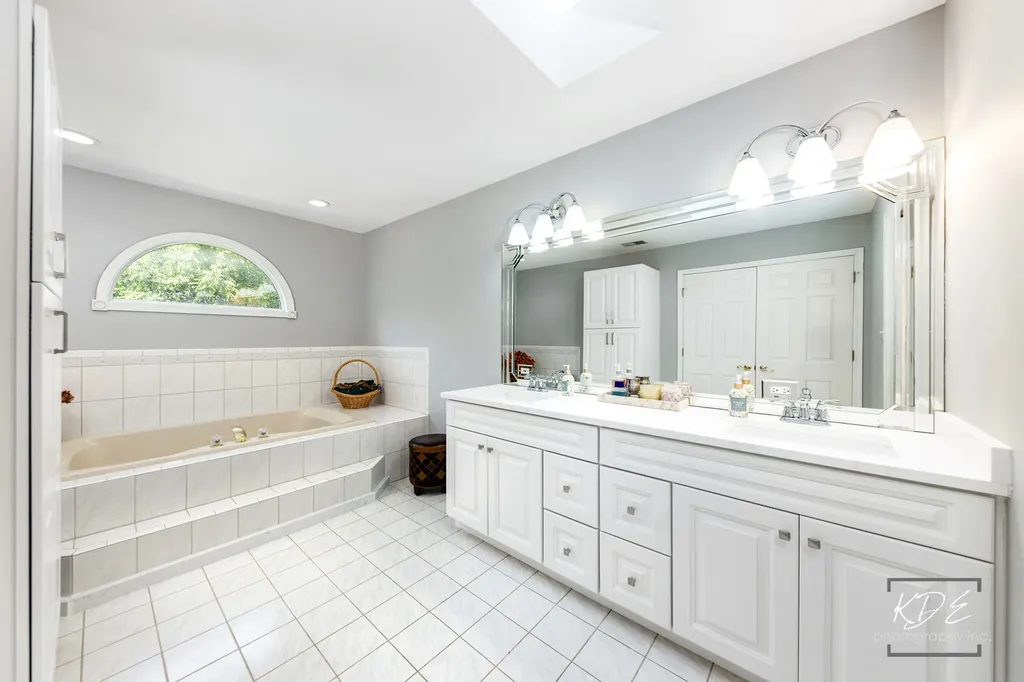 6722 Sweetbriar Lane Darien IL 60561