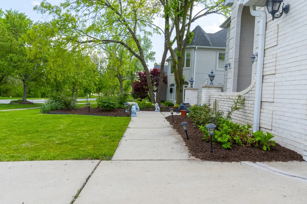 6722 Sweetbriar Lane Darien IL 60561