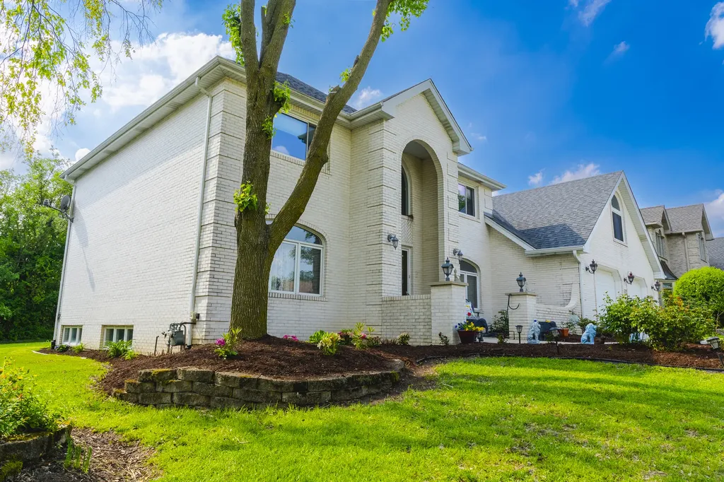 6722 Sweetbriar Lane Darien IL 60561