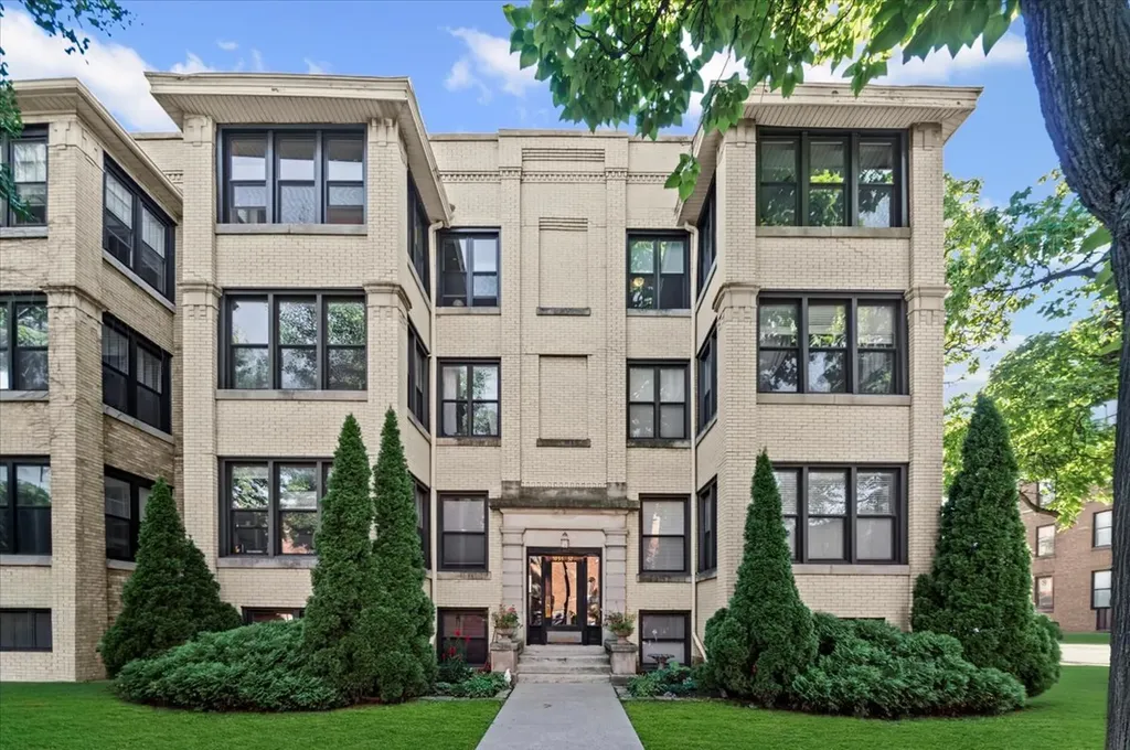 5935 North Magnolia Avenue Chicago IL 60660