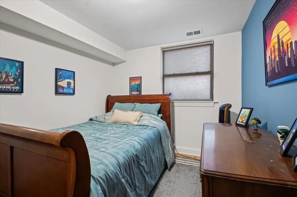 5935 North Magnolia Avenue Chicago IL 60660