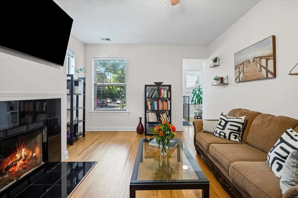 5935 North Magnolia Avenue Chicago IL 60660