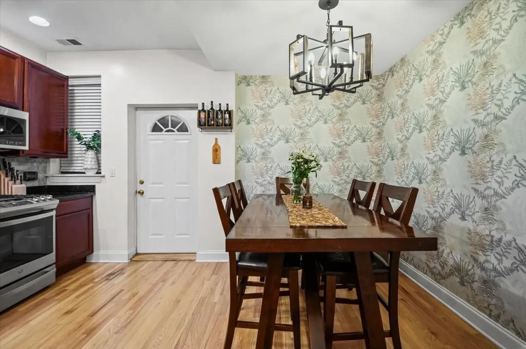 5935 North Magnolia Avenue Chicago IL 60660
