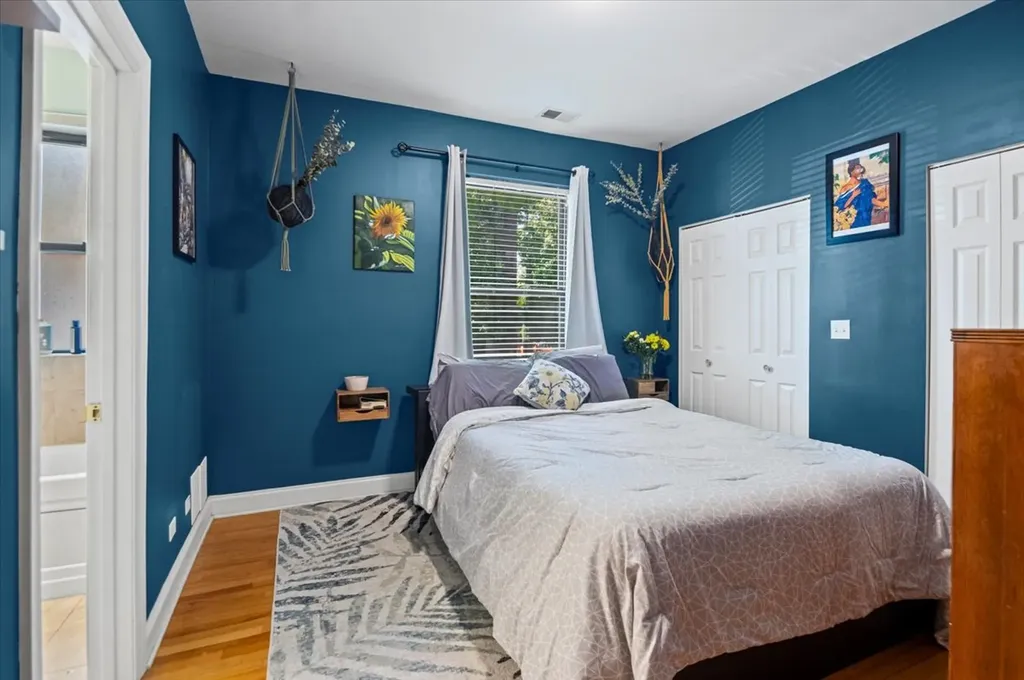 5935 North Magnolia Avenue Chicago IL 60660