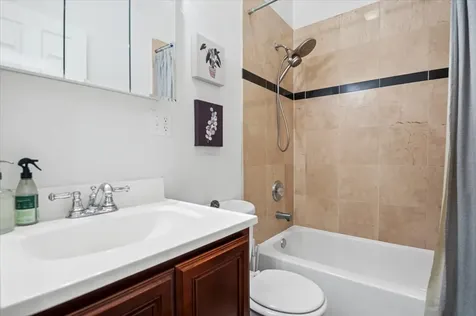 5935 North Magnolia Avenue Chicago IL 60660