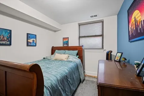 5935 North Magnolia Avenue Chicago IL 60660