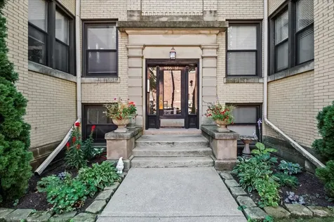 5935 North Magnolia Avenue Chicago IL 60660