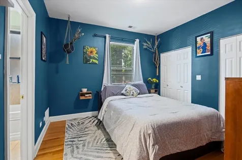 5935 North Magnolia Avenue Chicago IL 60660