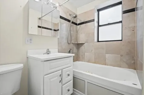 5935 North Magnolia Avenue Chicago IL 60660