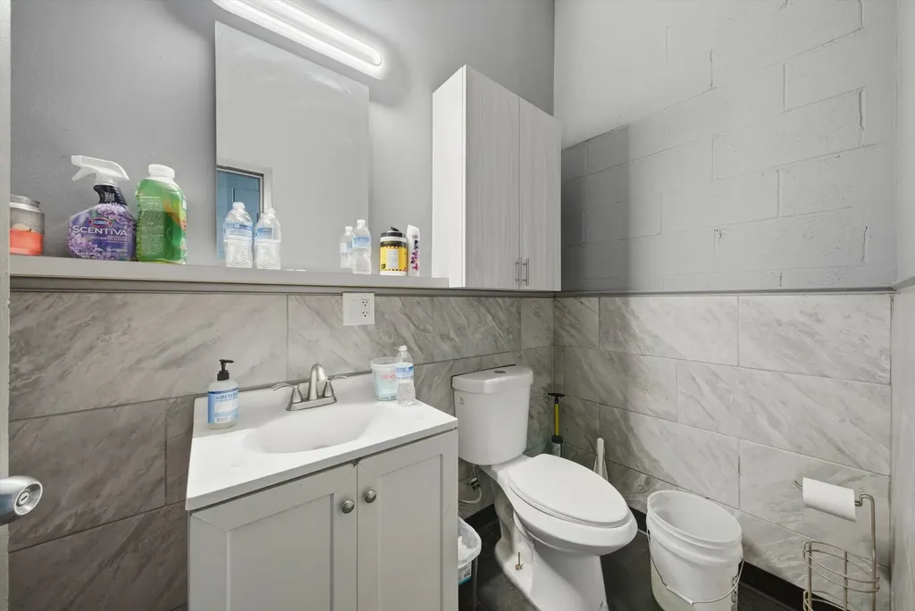 3252 West 31st Street Chicago IL 60623