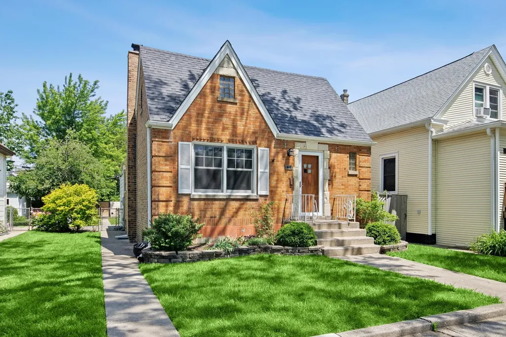 4714 West Warwick Avenue Chicago IL 60641