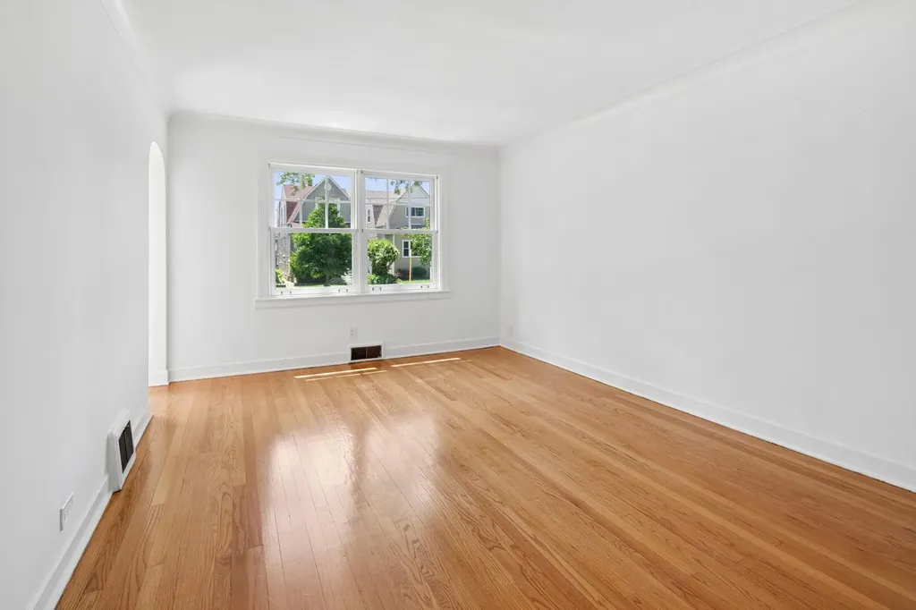 4714 West Warwick Avenue Chicago IL 60641