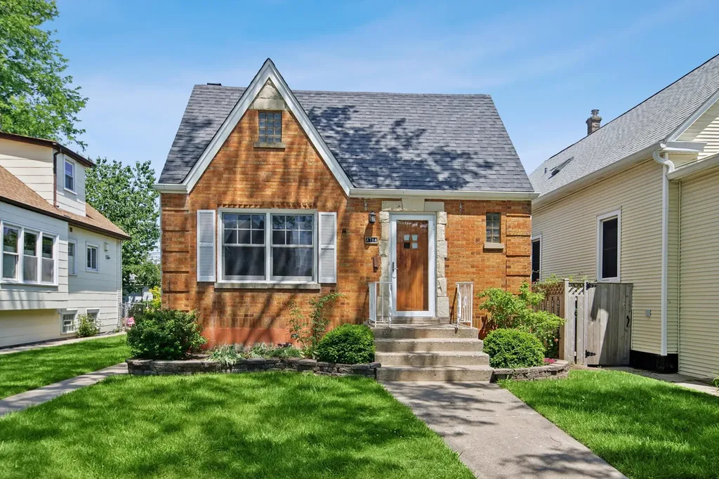 4714 West Warwick Avenue Chicago IL 60641