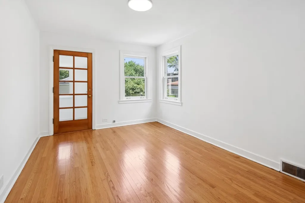 4714 West Warwick Avenue Chicago IL 60641