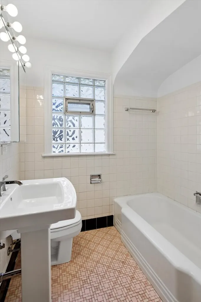 4714 West Warwick Avenue Chicago IL 60641